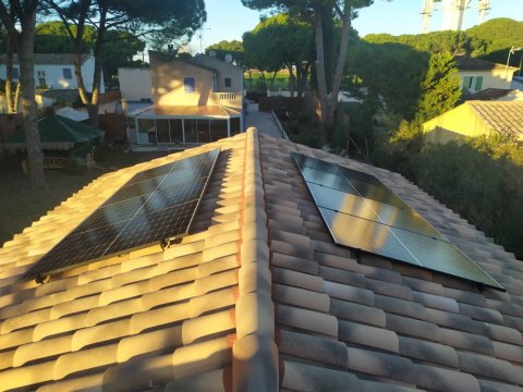 Installation de panneaux solaires photovoltaïques à Aigues-Mortes