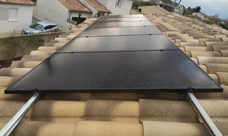 Panneaux solaires photovoltaïques à cellules monocristallines hautes performances SHARP NUJC375WC Montpellier